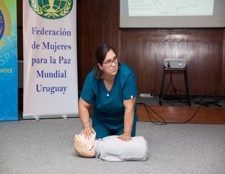 Cardio Pulmonary Resuscitation workshop #IAYSP Uruguay